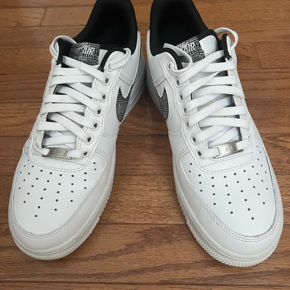 Nike Men's White and Black Sneakers